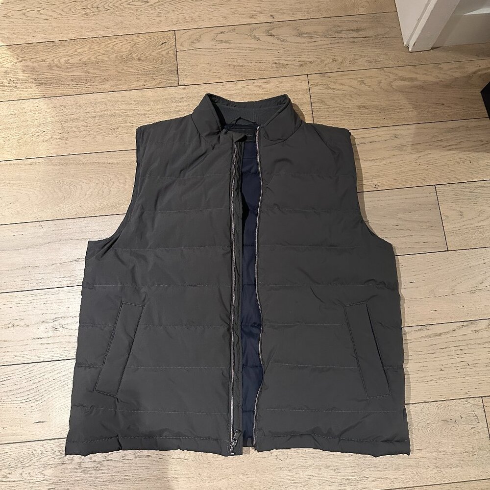 Saks Fifth Avenue Men’s grey down vest - size XL